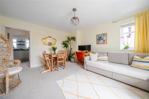 Home Straight, Newbury, Berkshire, RG14 2 bed apartment for sale
