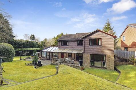 Beechwood Drive, Cobham, Surrey, KT11 5 bed detached house for sale