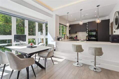 The Warren, Oxshott, Leatherhead... 2 bed apartment for sale