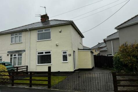 2 bedroom semi-detached house for sale