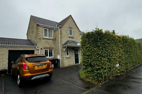 3 bedroom link detached house for sale