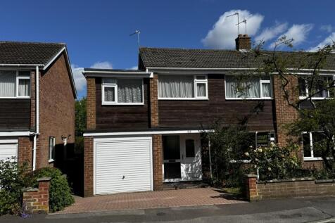 5 bedroom semi-detached house for sale