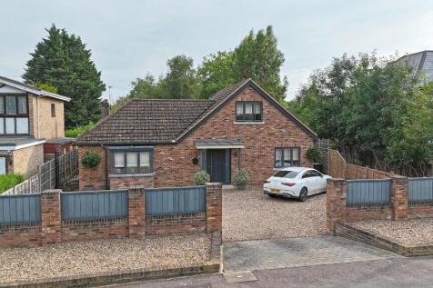 Old Nazeing Road, Broxbourne EN10 4 bed detached house for sale
