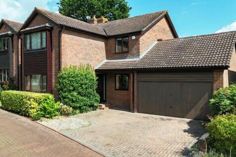 Badgers Croft, Broxbourne EN10 4 bed detached house for sale