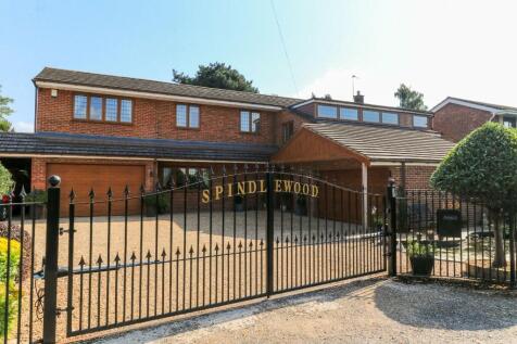 High Road, Broxbourne EN10 5 bed detached house for sale