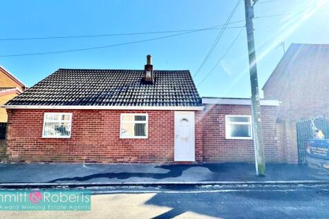 2 bedroom detached bungalow for sale