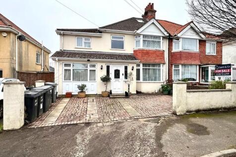 5 bedroom semi-detached house for sale