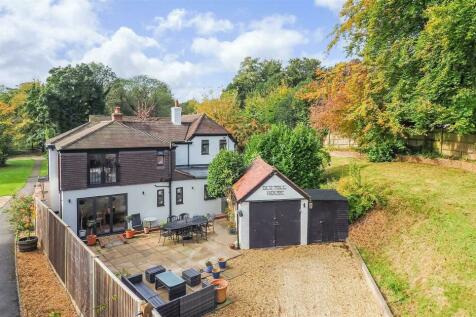 London Road, Liphook 5 bed detached house for sale