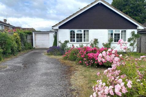 Hawkshaw Close, Liphook 2 bed detached bungalow for sale