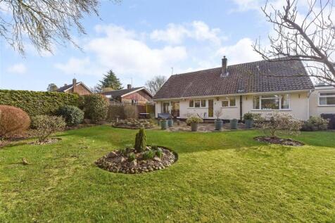 Chiltley Way, Liphook 2 bed detached bungalow for sale
