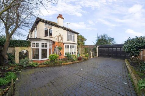 4 bedroom semi-detached house for sale