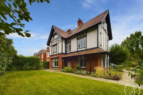 Lidgett Lane, Leeds 2 bed flat for sale