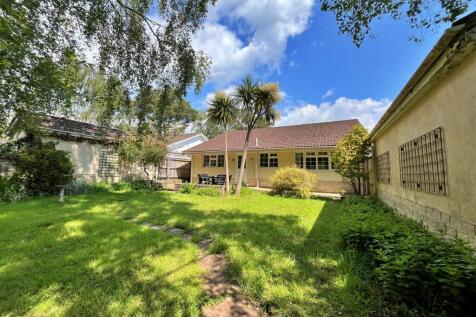Broadstone 3 bed detached bungalow for sale