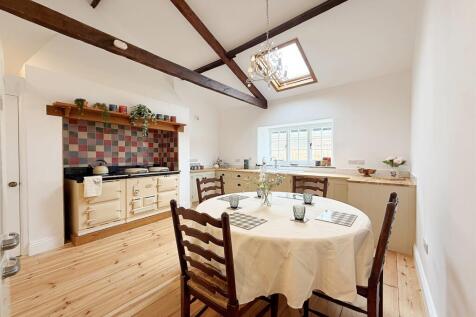 Bridport Town Centre 2 bed flat for sale