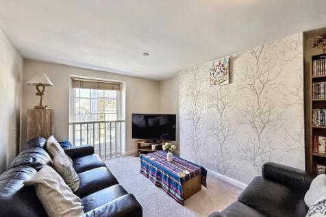 Bridport 2 bed flat for sale