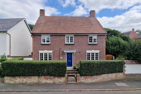 5 bedroom detached house for sale