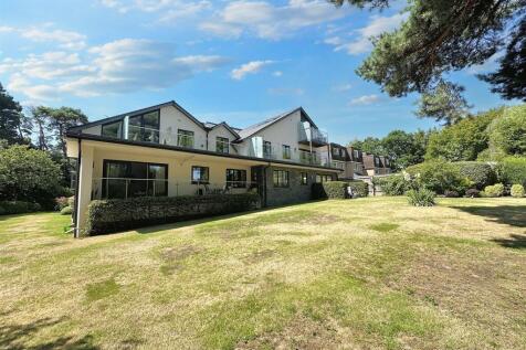 Ferndown 2 bed flat for sale