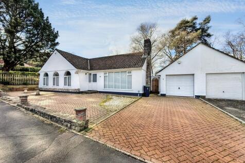 Ferndown 3 bed detached bungalow for sale
