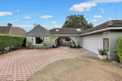 Ferndown 3 bed detached bungalow for sale