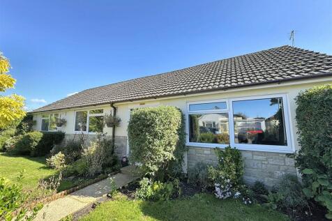 Ferndown 3 bed detached bungalow for sale