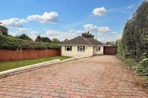 Ferndown 3 bed detached bungalow for sale