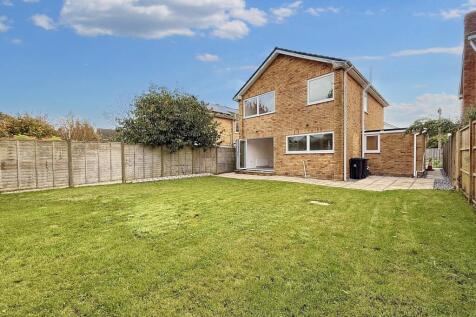 Ferndown 4 bed detached house for sale