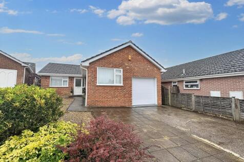 Ferndown 2 bed detached bungalow for sale