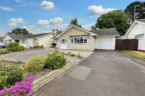 Ferndown 3 bed detached bungalow for sale