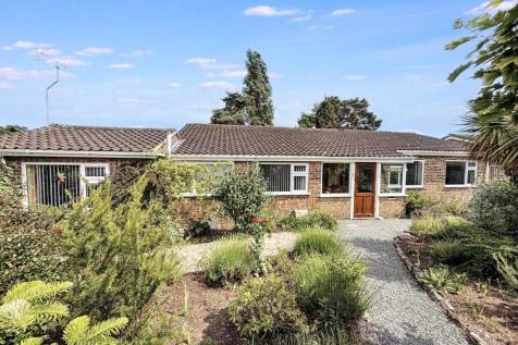 St Leonards 4 bed detached bungalow for sale