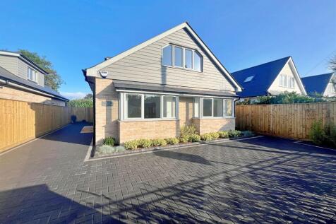 Christchurch 4 bed detached bungalow for sale