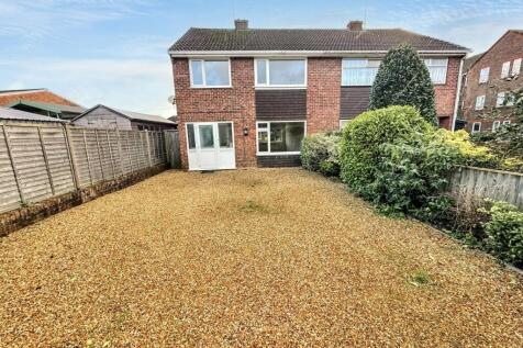 3 bedroom semi-detached house for sale