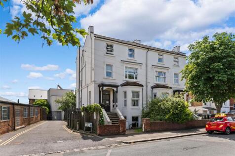 Cargreen Road, South Norwood, London 2 bed flat for sale