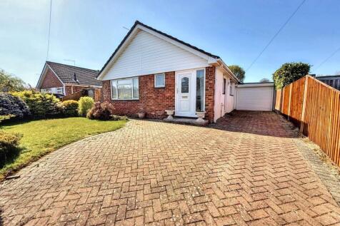2 bedroom detached bungalow for sale