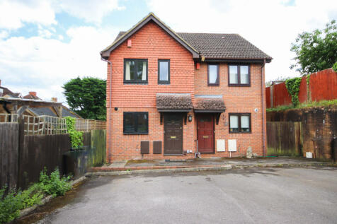 2 bedroom semi-detached house for sale