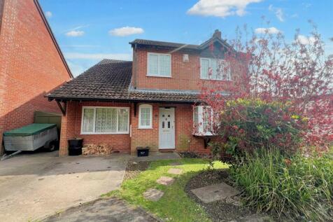 4 bedroom detached house for sale