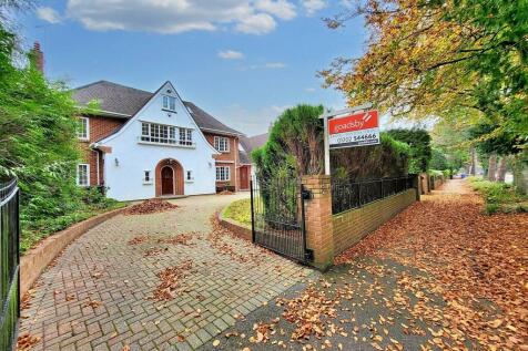 8 bedroom detached house for sale