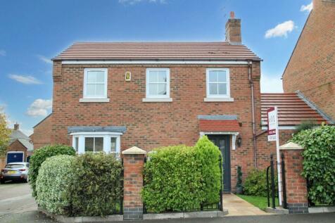 3 bedroom link detached house for sale