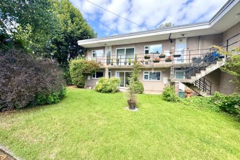 Park View Court, Park Road, Whitchurch 2 bed apartment for sale