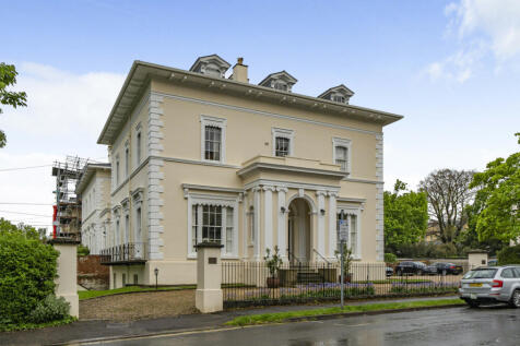 Lansdown Crescent, Cheltenham... 2 bed apartment for sale