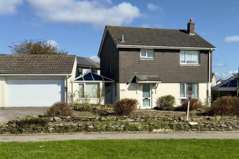 Pentire Crescent, Newquay TR7 3 bed detached house for sale