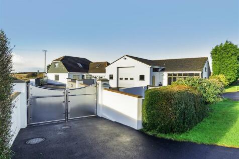 Newquay Road, St Columb Road TR9 4 bed detached bungalow for sale