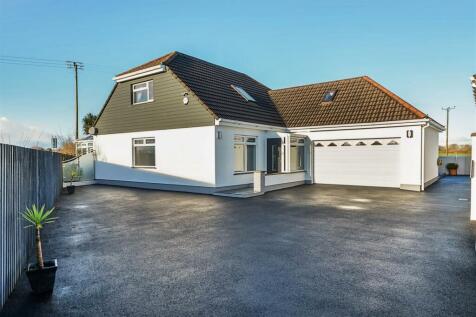 4 bedroom detached bungalow for sale