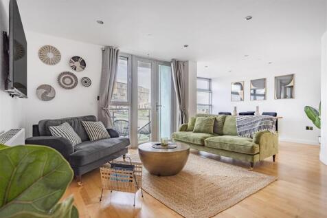 Headland Road, Newquay TR7 2 bed apartment for sale