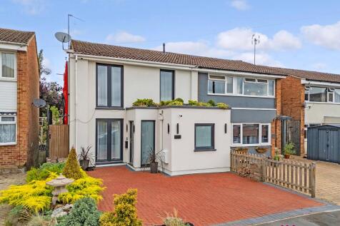 4 bedroom semi-detached house for sale