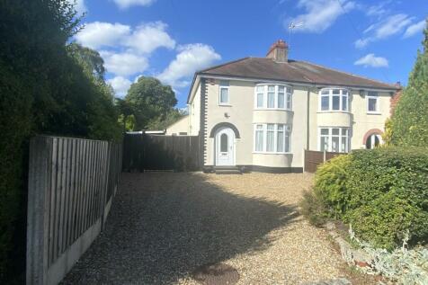 3 bedroom semi-detached house for sale