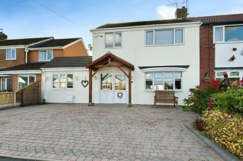 4 bedroom semi-detached house for sale