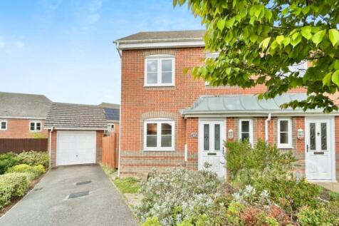 2 bedroom semi-detached house for sale