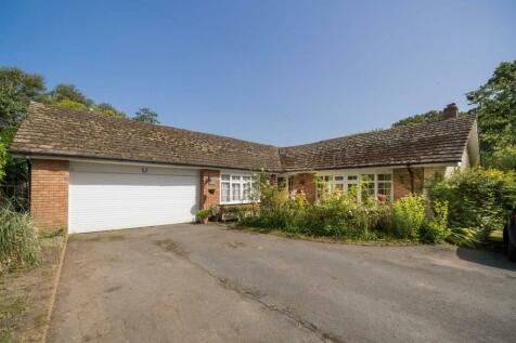 4 bedroom detached bungalow for sale