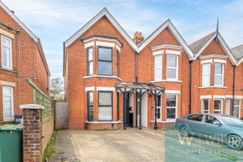 Mill Hill Road, Cowes 3 bed house for sale