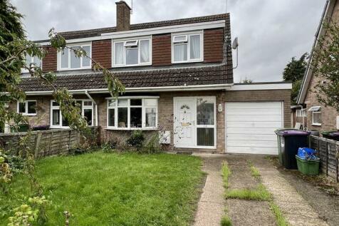 3 bedroom semi-detached house for sale